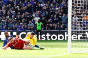 英超德比2-1：两人重伤+火爆冲突+100分钟绝杀 10.2亿豪门坐稳前5